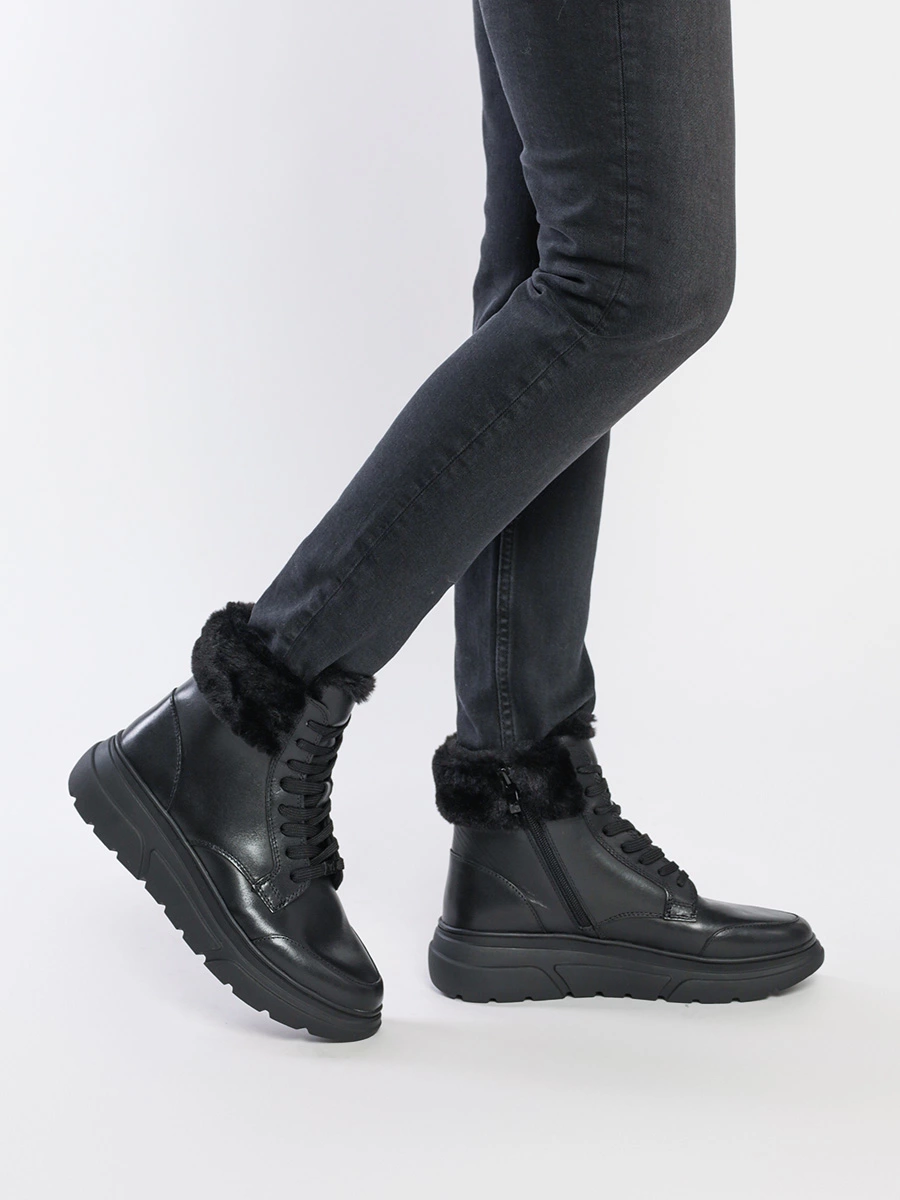 Ботинки-дерби черного цвета на объемной подошве